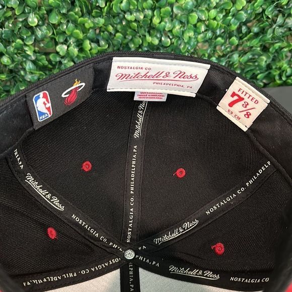 NWT Mitchell & Ness Black & Yellow Miami Heat Fitted Hat, Size 7 3/8! - Picture 6 of 8